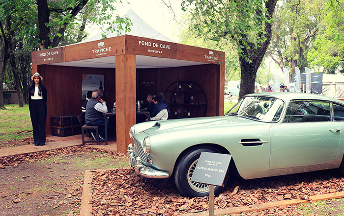 Fond de Cave Reserva junto a Aston Martin Owners Club